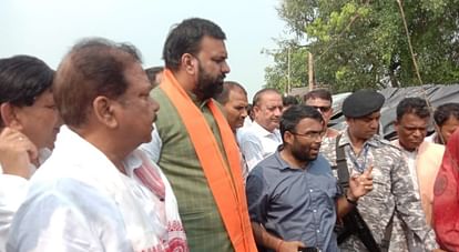 Bihar News: Deputy CM Samrat Chaudhary, who came to meet the flood victims, told CO - he is not satisfied.