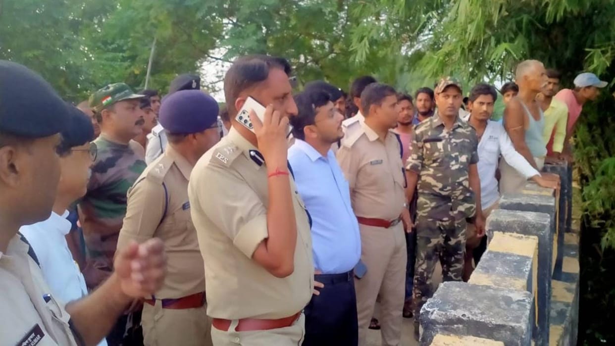 Muzaffarpur Relief due to decrease in water level in flood affected area DM and SSP reached