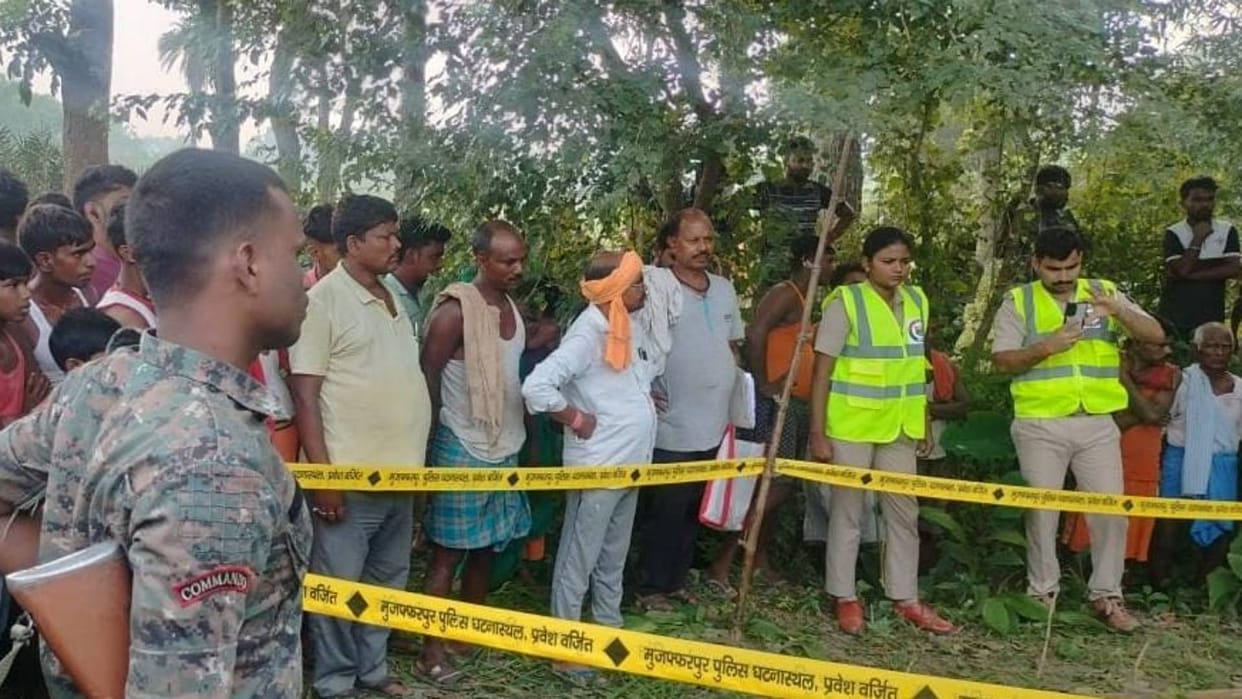 Muzaffarpur body of young man who went to send off his wife was found hanging from tree married six months ago