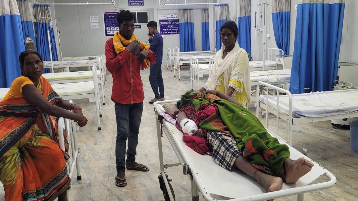 Bettiah Crocodile attacks teenager who went fishing in Triveni Canal treatment continues in critical condition