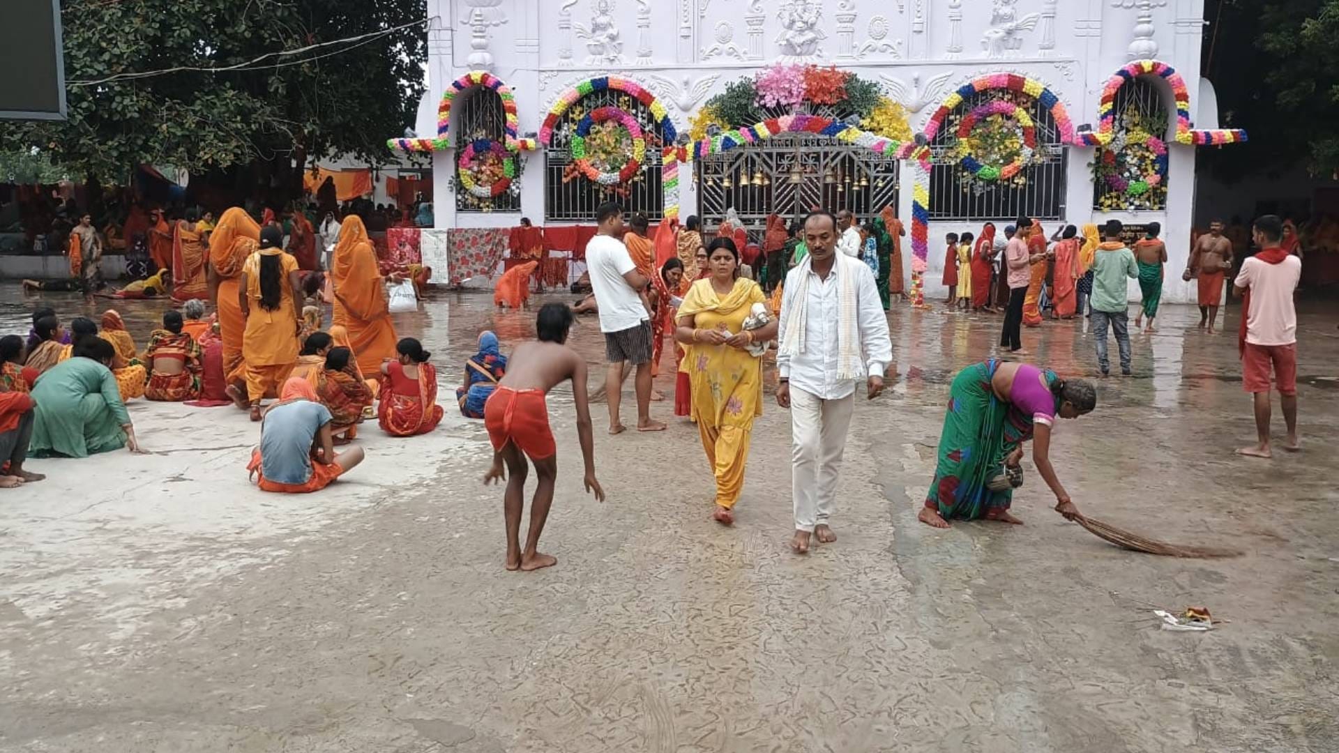 Netula Temple Jamui Devotees come from other states apart from Bihar offering prayers to get eyes and son