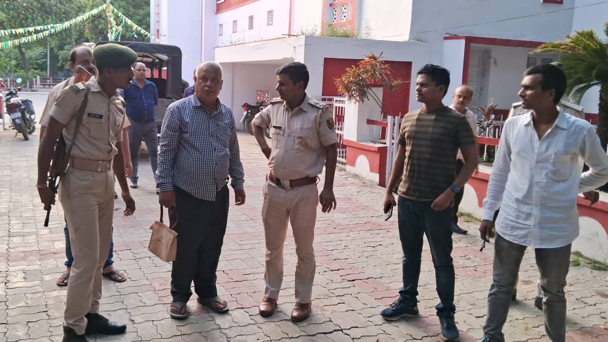 Muzaffarpur Rs 4 lakh looted from lawyer who was returning after withdrawing money for his daughter education