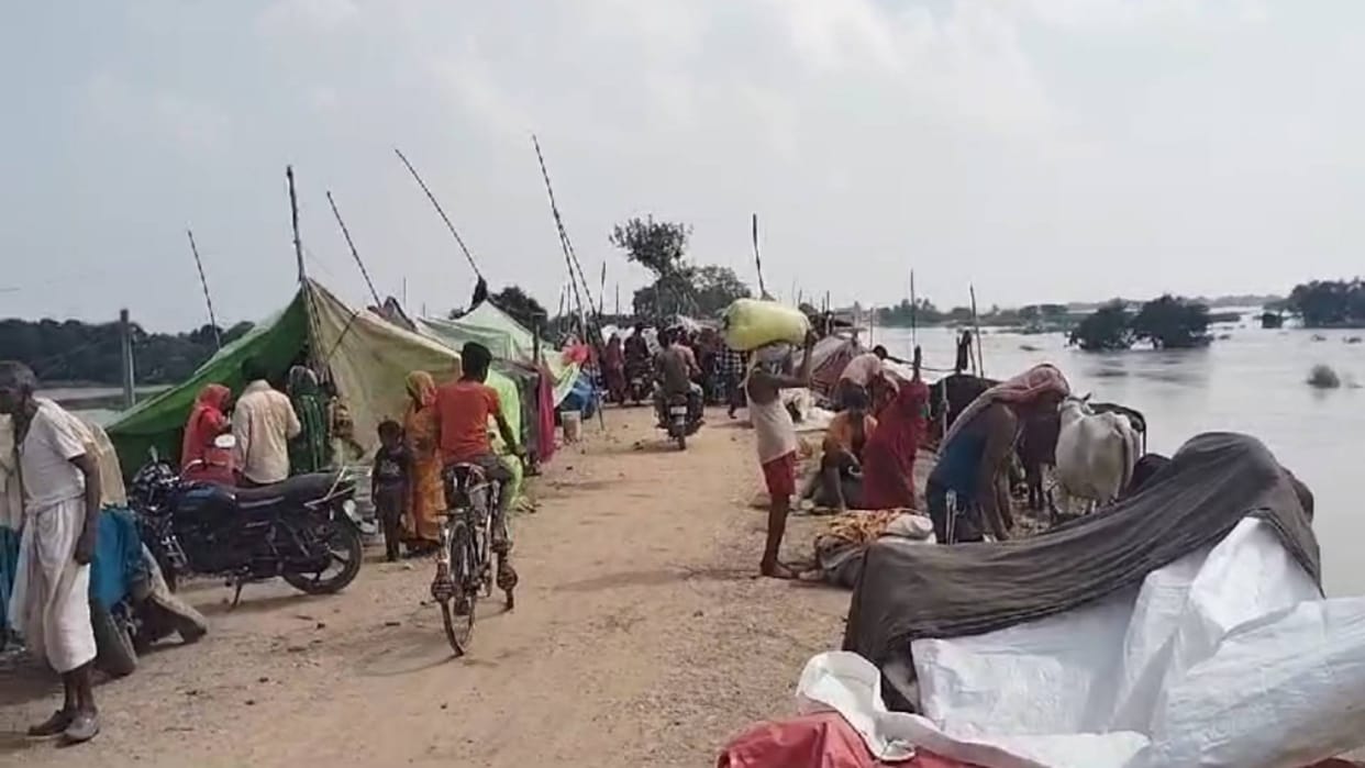 Darbhanga Flood victims forced to live in open sky on dam know from victims amidst administrative claims