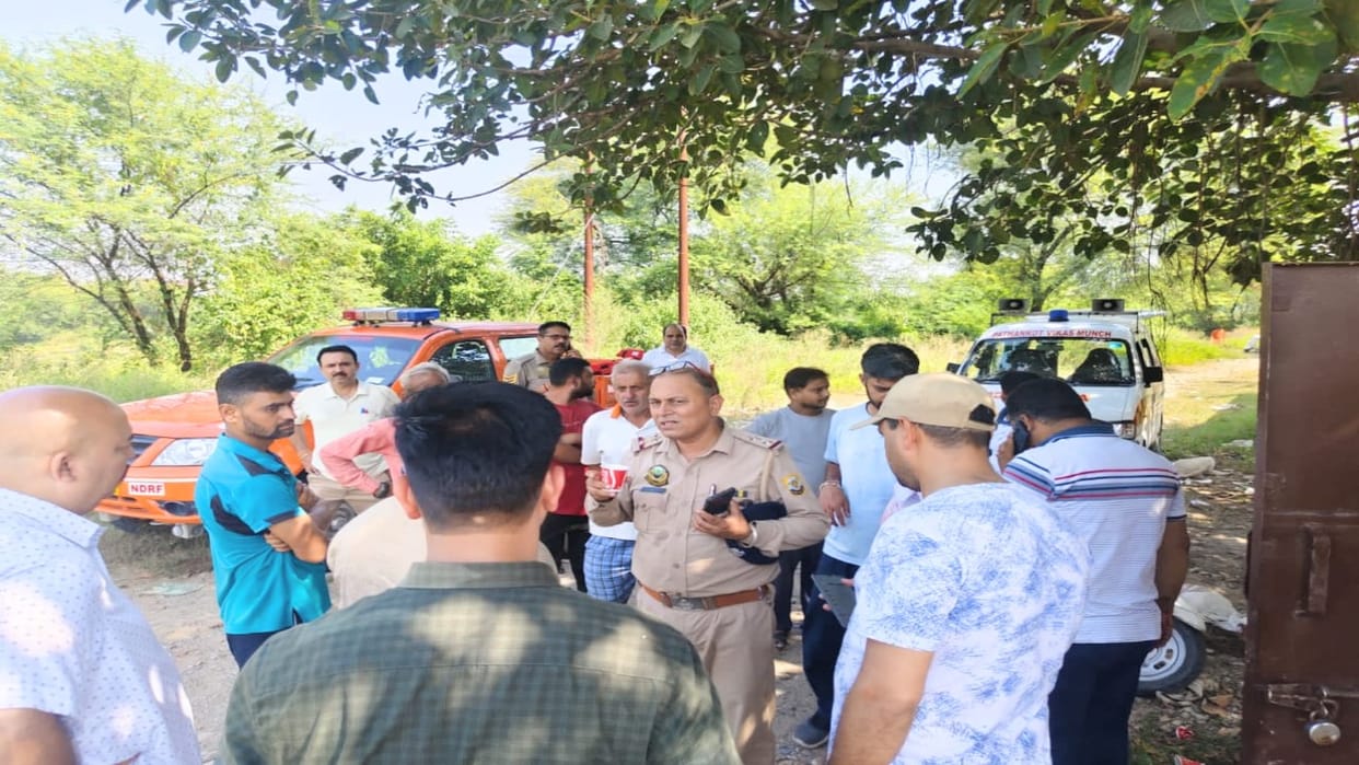 Kangra News: Father died due to drowning in Chakki Khadi, son missing