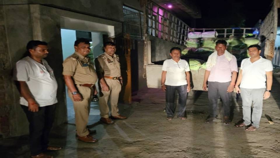 District Agriculture Officer raided house of former secretary in Firozabad recovered 120 bags of DAP