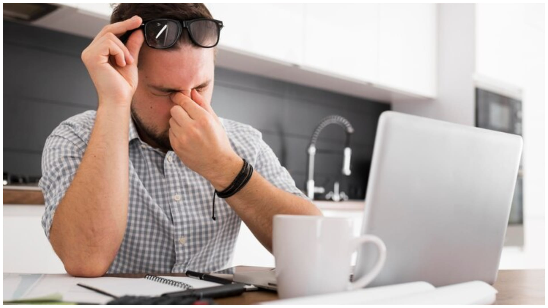 Best Yoga For Eye Comfort And Eye Strain due to screen time