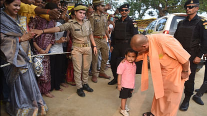 CM Yogi visited Gorakhpur Budhiya Mata Temple and worshiped on the first day of Navratri.