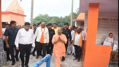 CM Yogi visited Gorakhpur Budhiya Mata Temple and worshiped on the first day of Navratri.