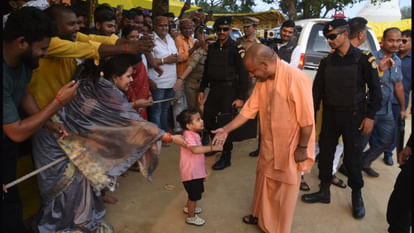CM Yogi visited Gorakhpur Budhiya Mata Temple and worshiped on the first day of Navratri.
