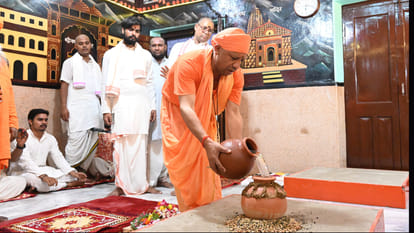 CM Yogi installed Kalash in Gorakhpur Gorakhnath temple, procession taken out