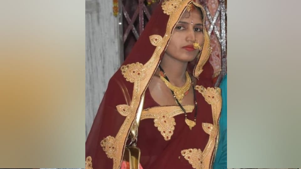 The mother who killed two girls in Gorakhpur Medical College also died, breathed her last on Monday.