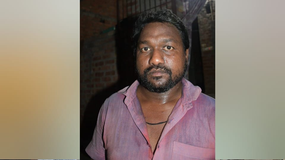 Up Crime News Mother Killed Daughter Niece and Tried to Hang Herself Details in Hindi