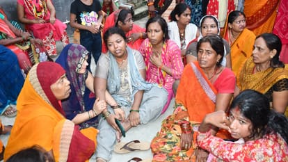 The mother who killed two girls in Gorakhpur Medical College also died, breathed her last on Monday.