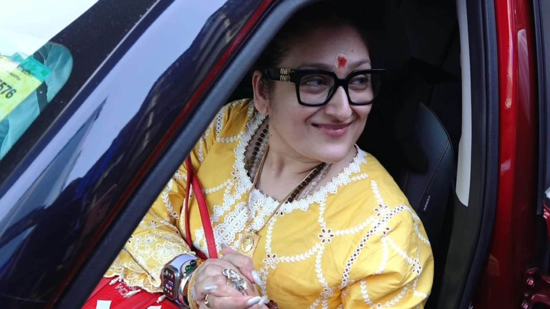 GOVINDA WIFE SUNITA AHUJA SAID GOVINDA WILL DISCHARGED BY TOMMOROW Big news given with cheering Jai Mata Di