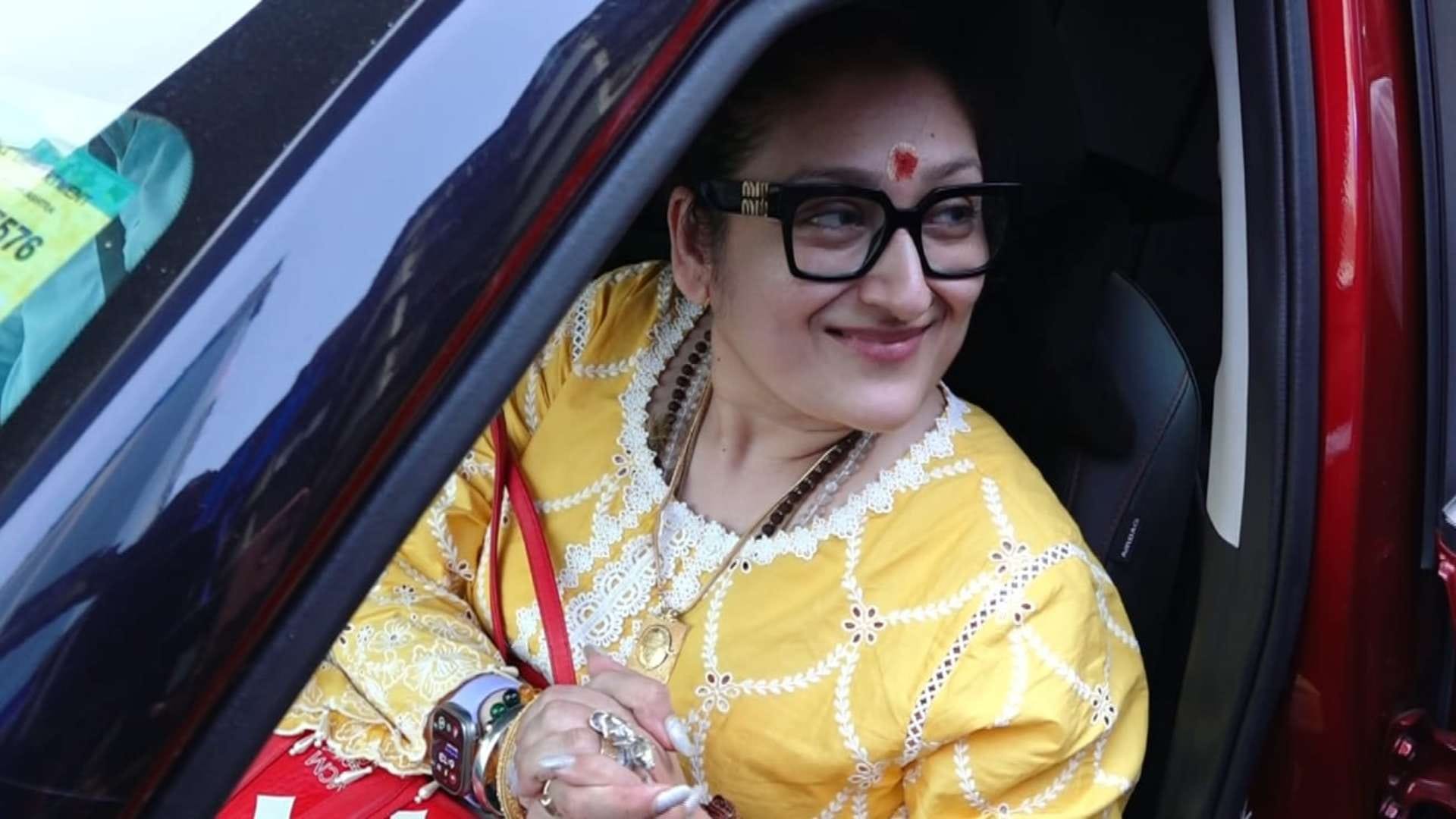 GOVINDA WIFE SUNITA AHUJA SAID GOVINDA WILL DISCHARGED BY TOMMOROW Big news given with cheering Jai Mata Di