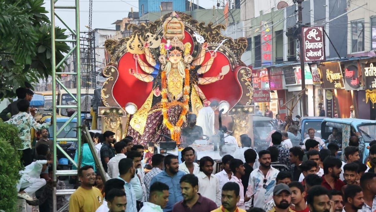navratri indore news events murti pandal garba