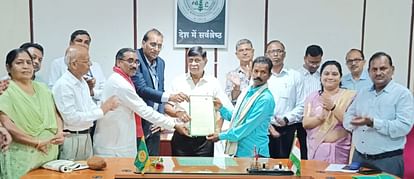 Jabalpur: कृषि विश्वविद्यालय में किसान संगोष्ठी, पौधों की नई किस्मों के प्रति किसानों की रुचि बढ़ाने पर जोर Farmer seminar in Jabalpur, emphasis on increasing interest of farmers towards new varieties of