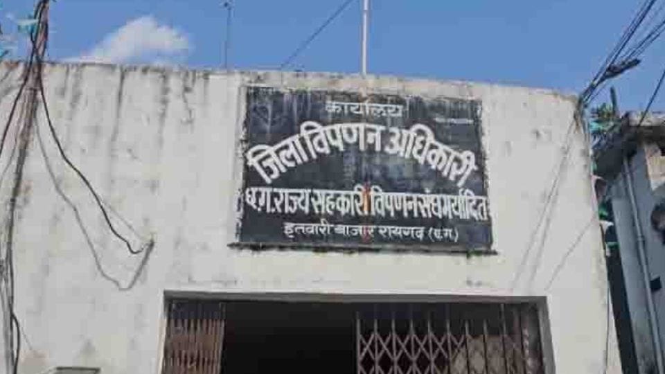 Marketing Department issued notice these 15 rice mills for not completing rice stock work on time in Raigarh