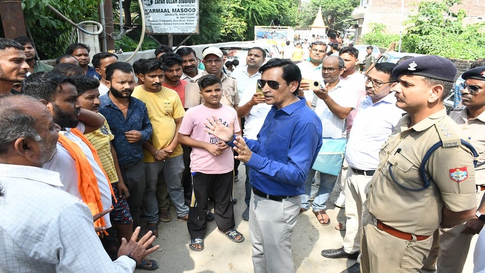 Commissioner Deepak Rawat raided Jal Nigam office haldwani