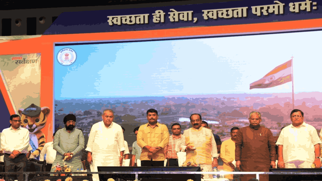 कार्यक्रम में डिप्टी सीएम मौजूद