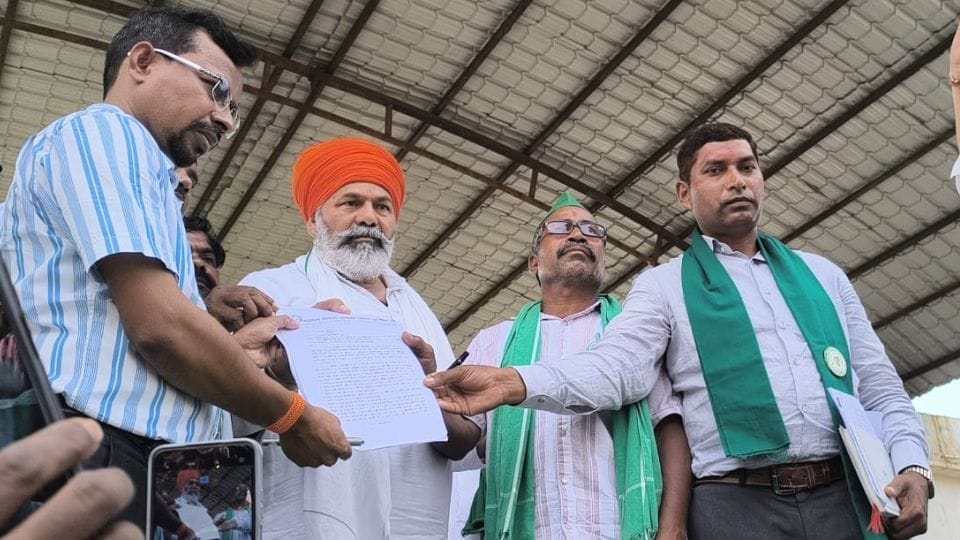 किसान महापंचायत शामिल हुए किसान नेता राकेश टिकैत