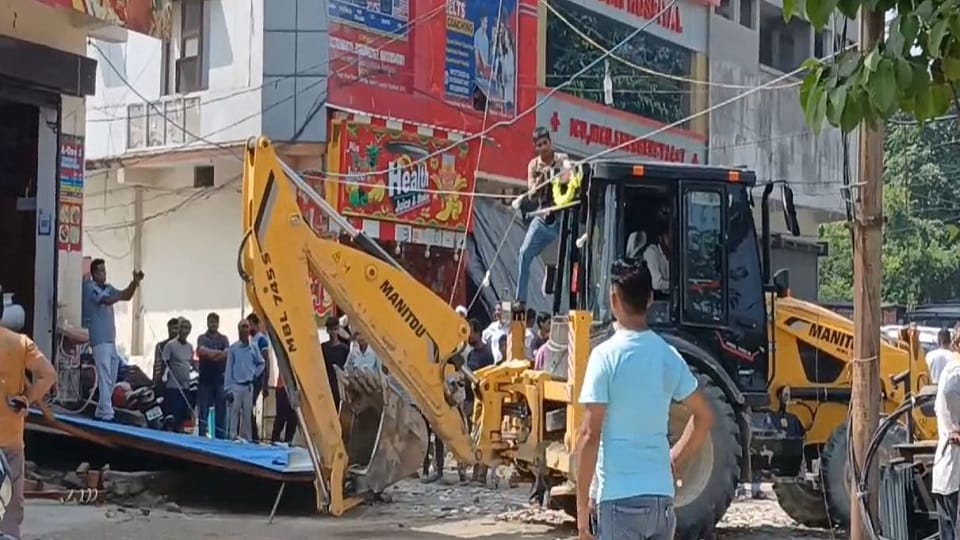 Encroachment removed from Public Works Department road in kashipur