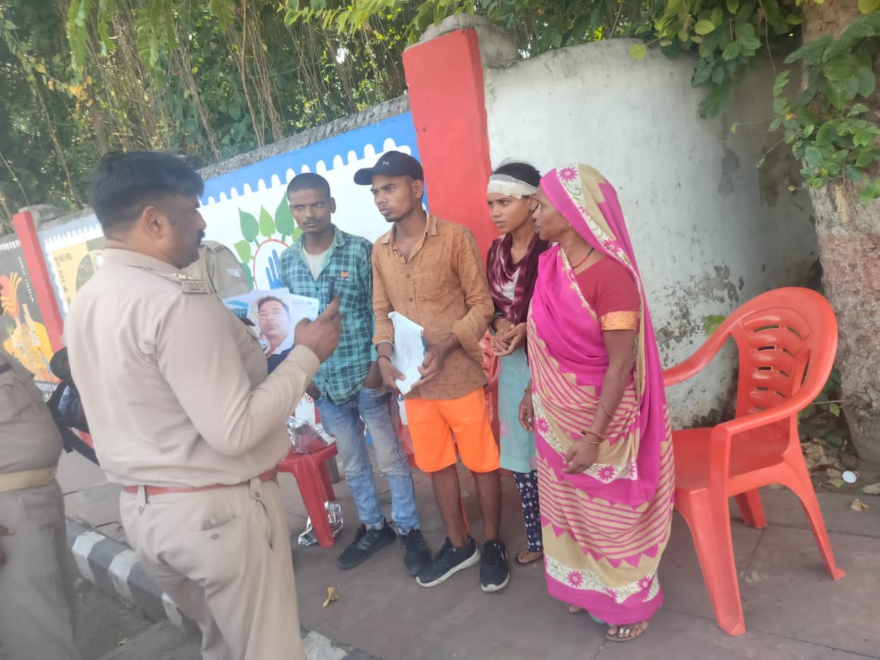 A family came to self immolation in front of UP vidhansabha in Lucknow.