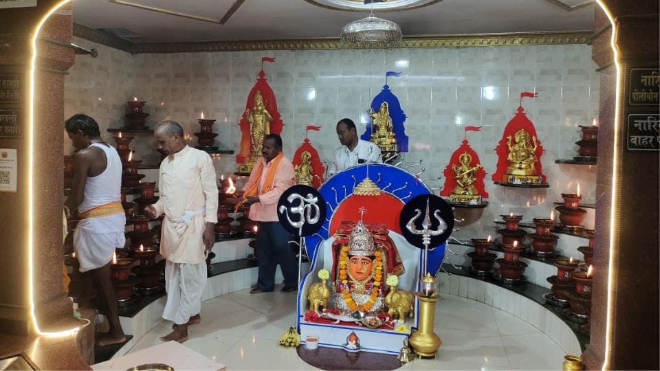 900 lamps of faith lit in Mother Ganga Maiya in Balod