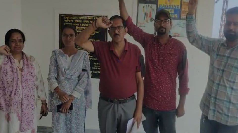 Black bands tied on arms against ignoring demands in champawat