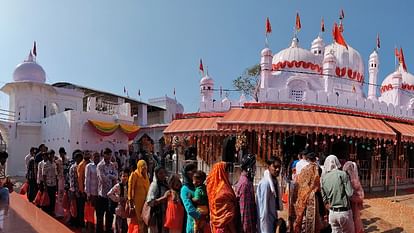 Navratri: माता मनसा देवी मंदिर में उमड़ा आस्था का सैलाब, एक लाख श्रद्धालुओं ने नवाया शीश, लिया आशीर्वाद One lakh devotees come Mata Mansa Devi temple panchkula in first Navratri