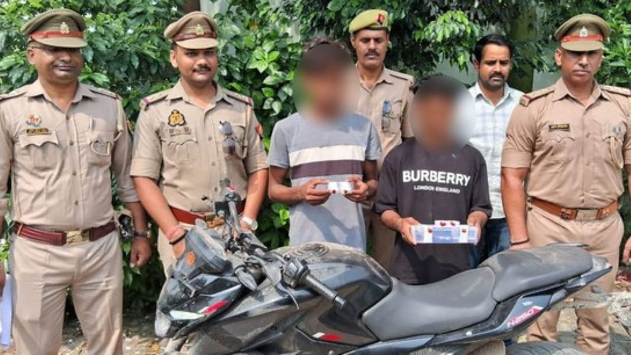 Two accused arrested for robbing chain of head constable wife in varanasi