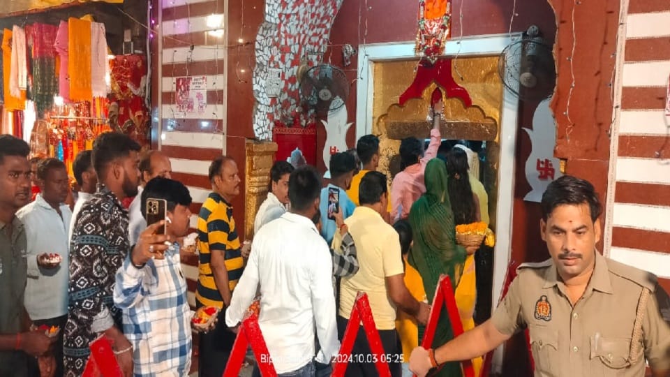 Huge crowd gathered for Shailputri Darshan at Sheetla Chowkiyan Dham, figure crossed five thousand