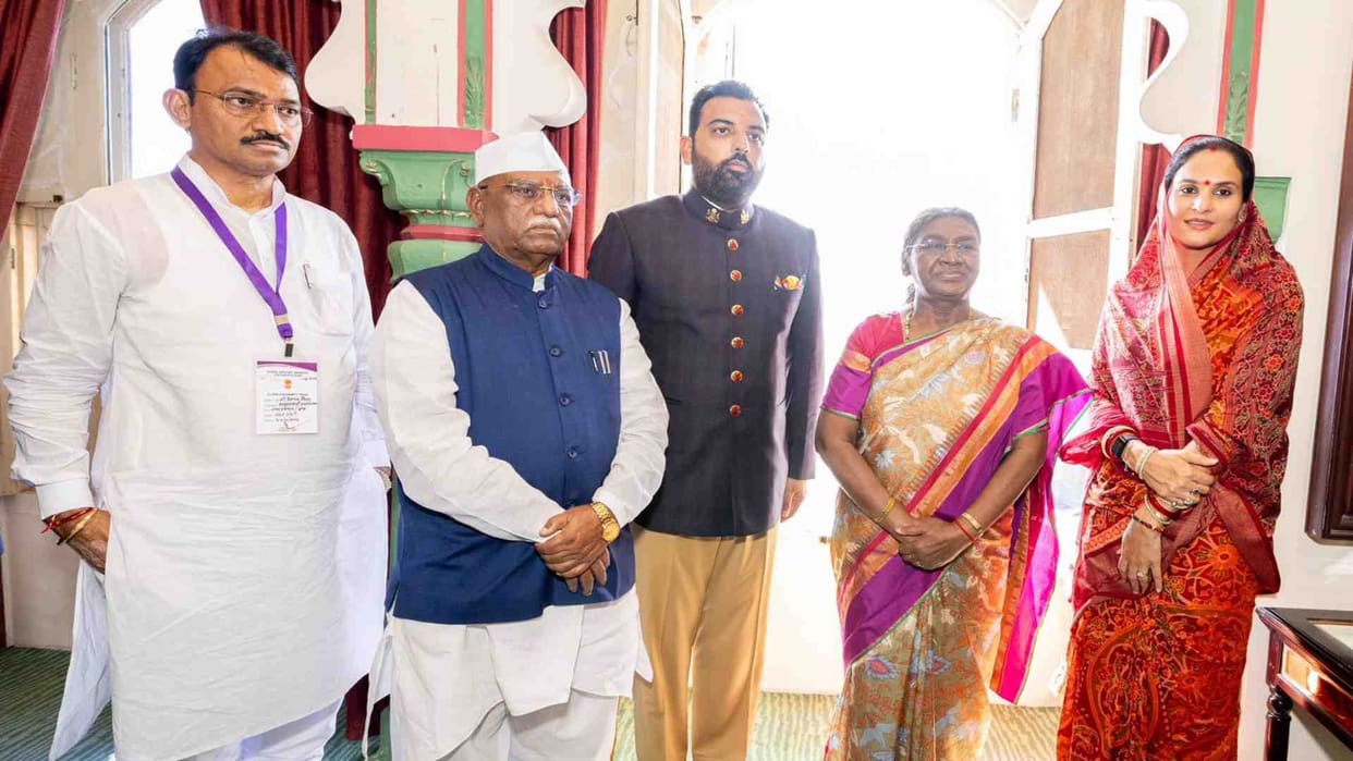 Udaipur News: President Draupadi Murmu met Dr. Laxyaraj Singh Mewar