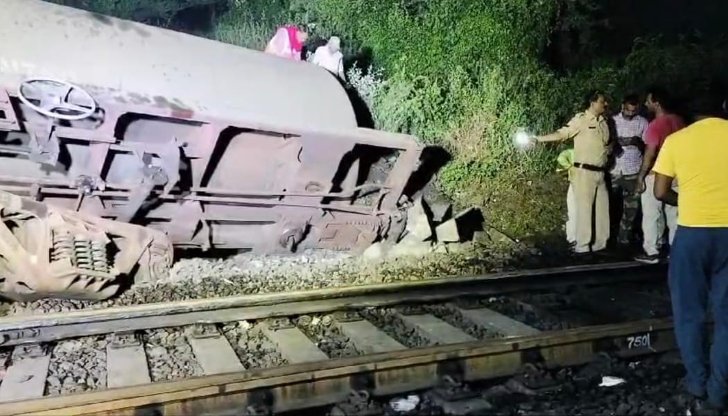 Train Derails: Goods train derails on Delhi-Mumbai route, rail traffic disrupted