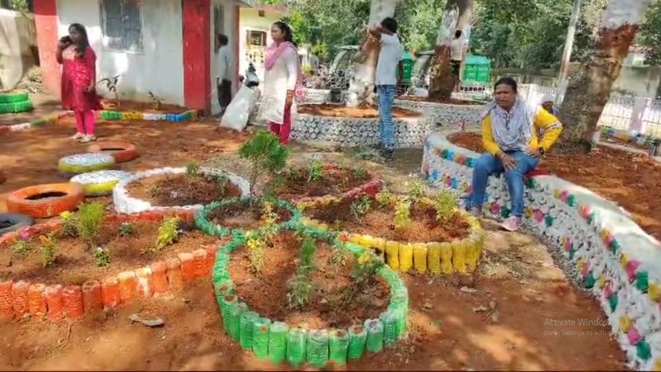 Safai Didis beautified side of Civil Line road by making it like garden from waste bottles In Korea