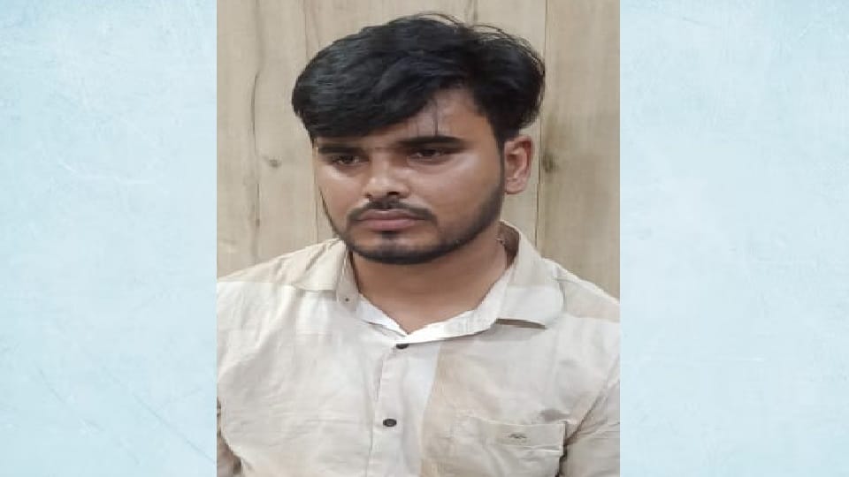 Moradabad: Contract worker of District Mining Officer office arrested while taking bribe of 20 thousand rupees