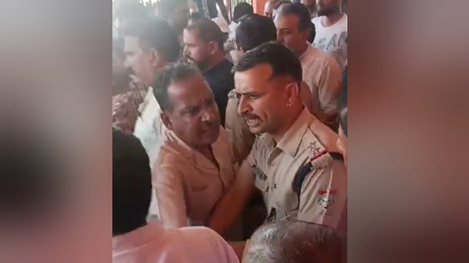 Dehradun Vikasnagar News Ruckus over rumours of New Mahant chadar poshi at Bawdi temple