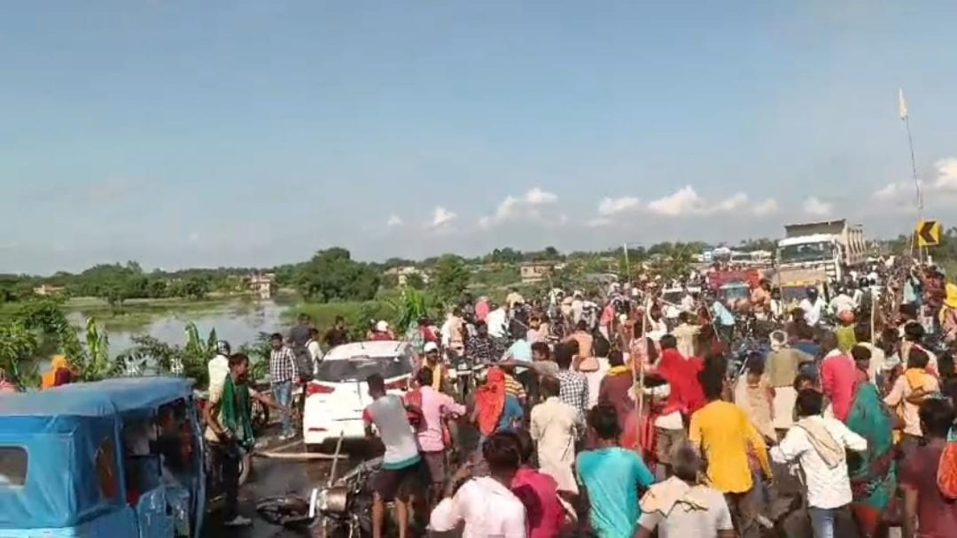 Bihar News: Flood victims create ruckus in Muzaffarpur, jam on NH 77, police lathicharge