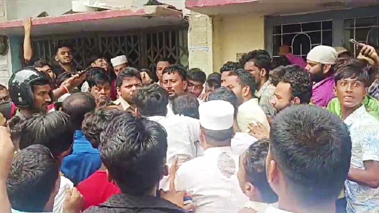 Bihar News: Thief caught red handed in bike theft incident in Purnea, beaten up badly by crowd