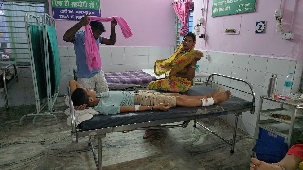 Bihar News: In Begusarai, criminals climbed into the house and opened fire, a young man got shot; police