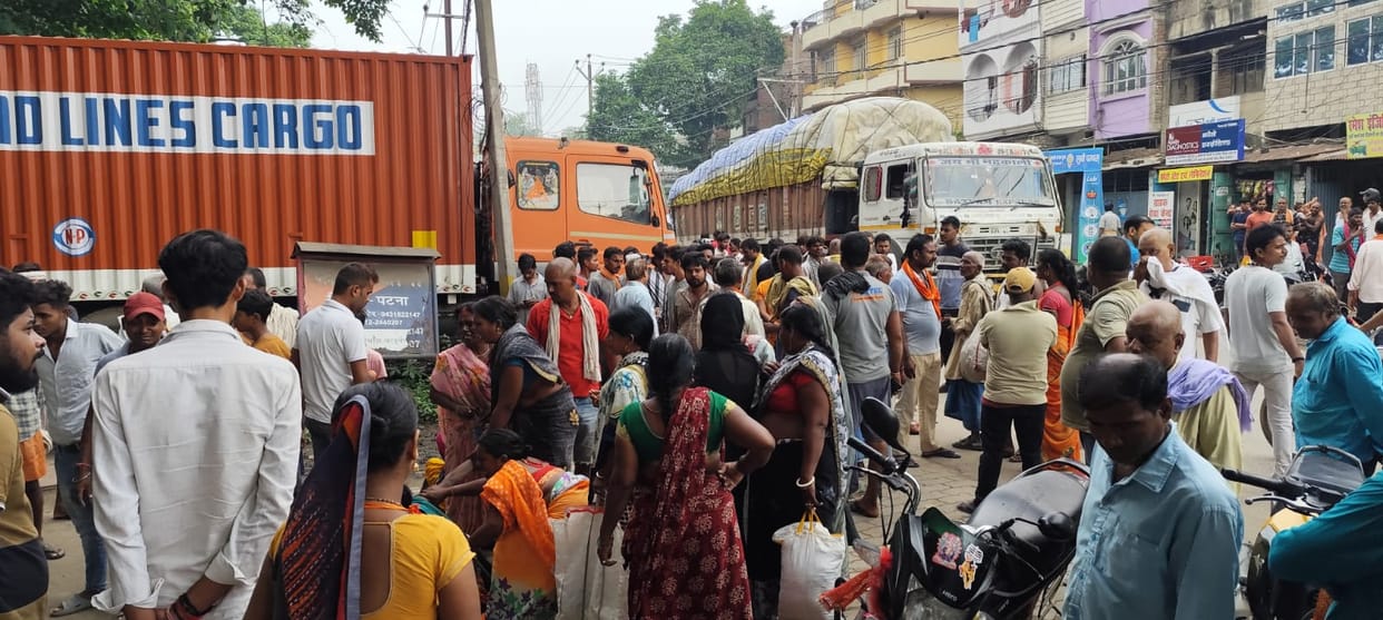 Bihar News: 3 people died in a horrific accident in Patna, all three were going on a bike, speeding vehicle.