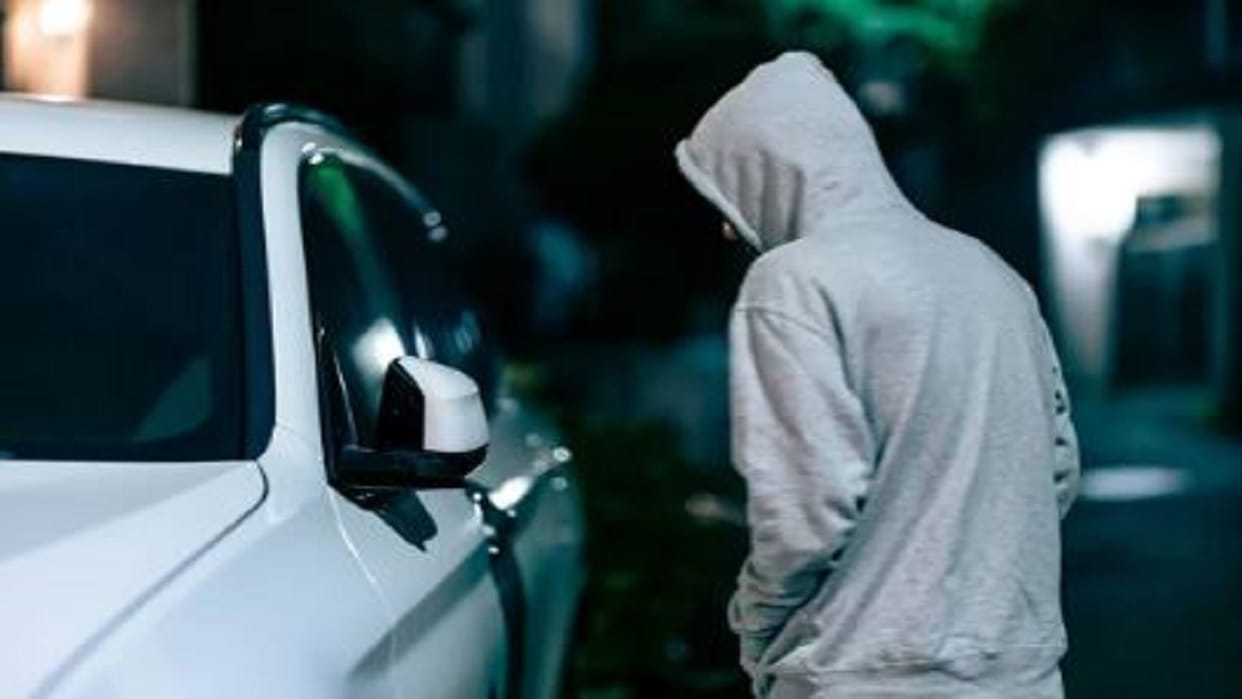 Thakthak gang active snatched mobile from doctor in Bareilly