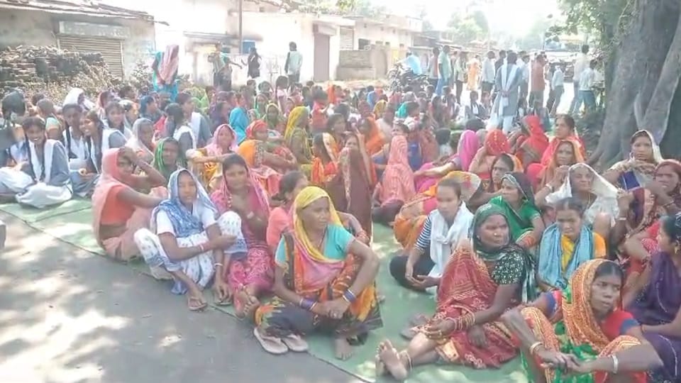 ग्रामीणों ने किया चक्काजाम