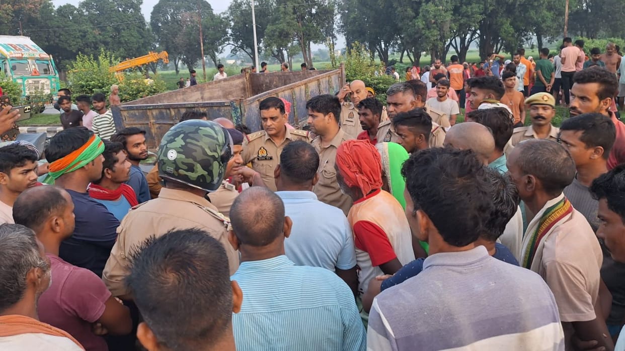 Mirzapur accident Many leaders including CM Yogi MP Anupriya expressed condolences