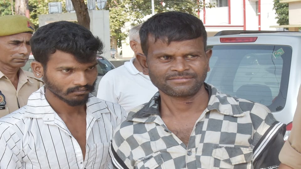 Saharanpur: Uncle held hands, elder brother cut his throat, then kept stabbing him with a knife until he died.