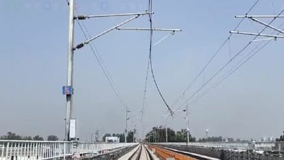 Meerut: Climbed by tying a rope to a pillar and cut 300 meters of track wire of Namo Bharat train