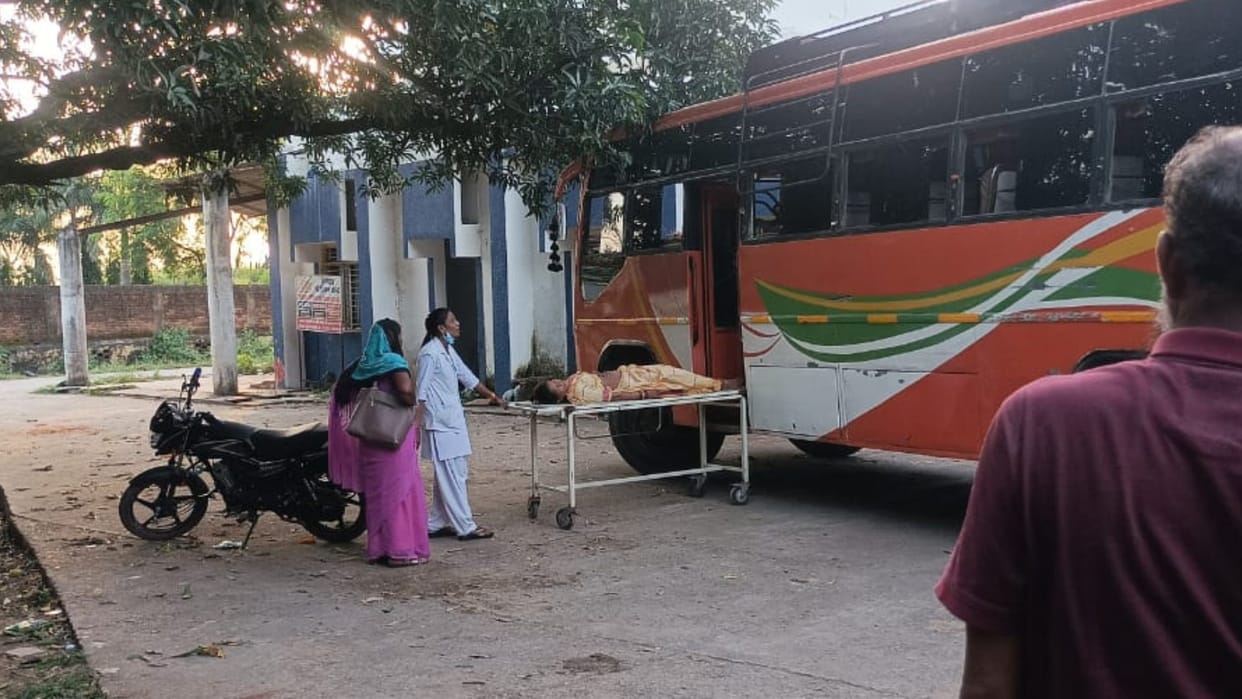 Katni News: Mother gives birth to a child in a moving bus, both mother and child are healthy