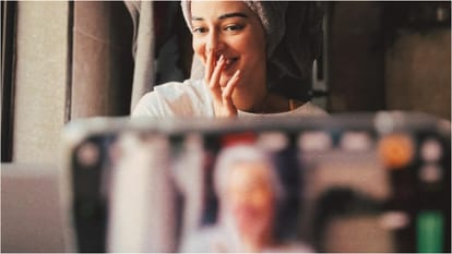 CTRL Movie Review in Hindi by Pankaj Shukla Amar Ujala Ananya Panday Vikramaditya Motwane Netflix India