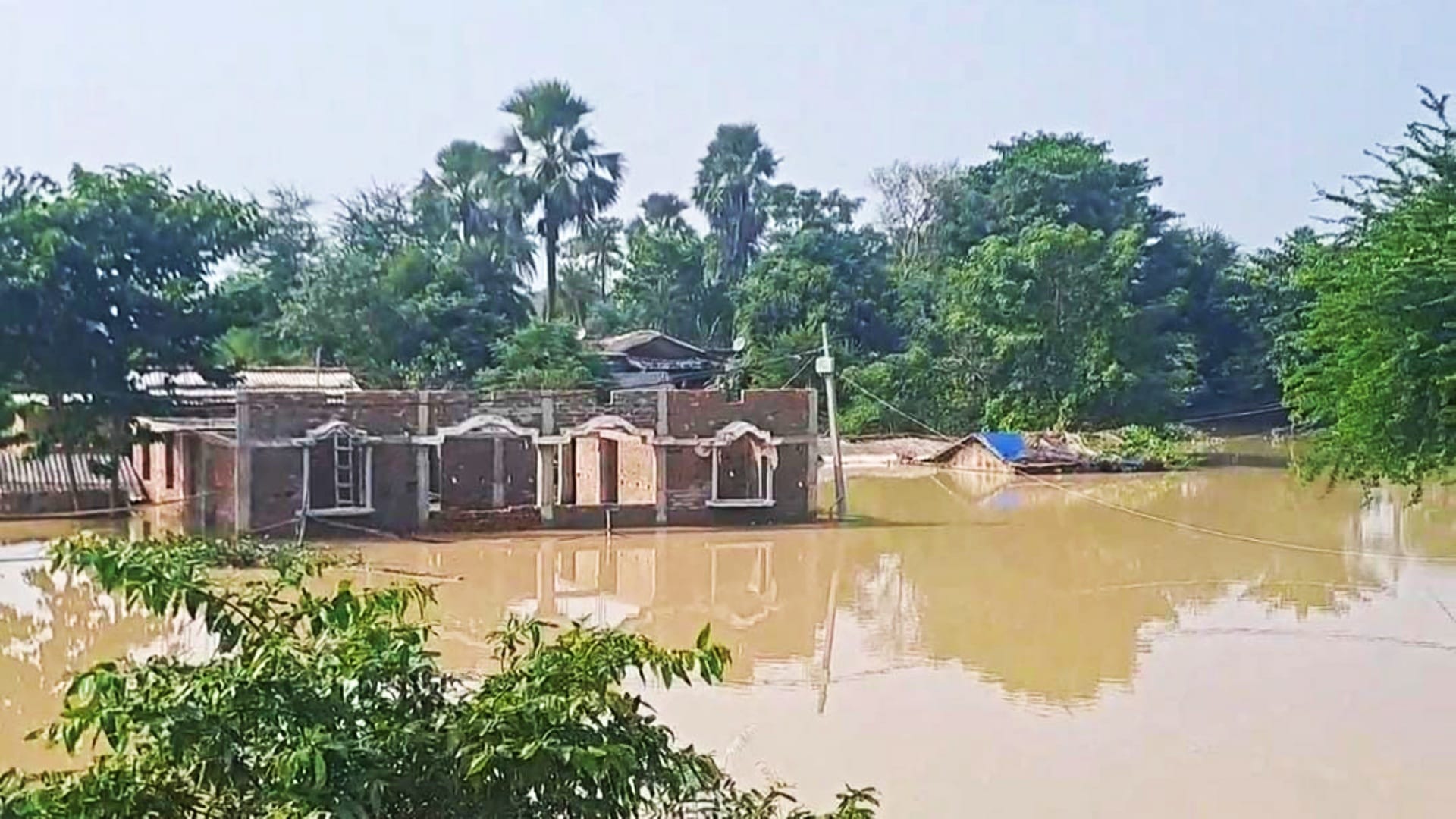 Muzaffarpur: Administration keeping close eye on flood, Gandak river crossing danger mark; Community kitchen