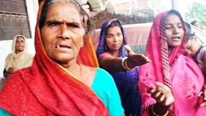 Muzaffarpur: Dealer misbehaved with a woman who went to buy grains, villagers protested and demanded action